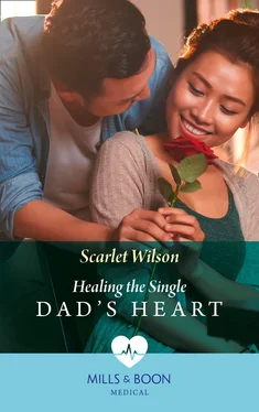 Scarlet Wilson Healing The Single Dad's Heart обложка книги