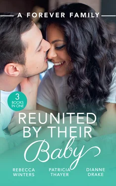 Rebecca Winters A Forever Family: Reunited By Their Baby обложка книги