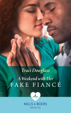 Traci Douglass A Weekend With Her Fake Fiancé обложка книги