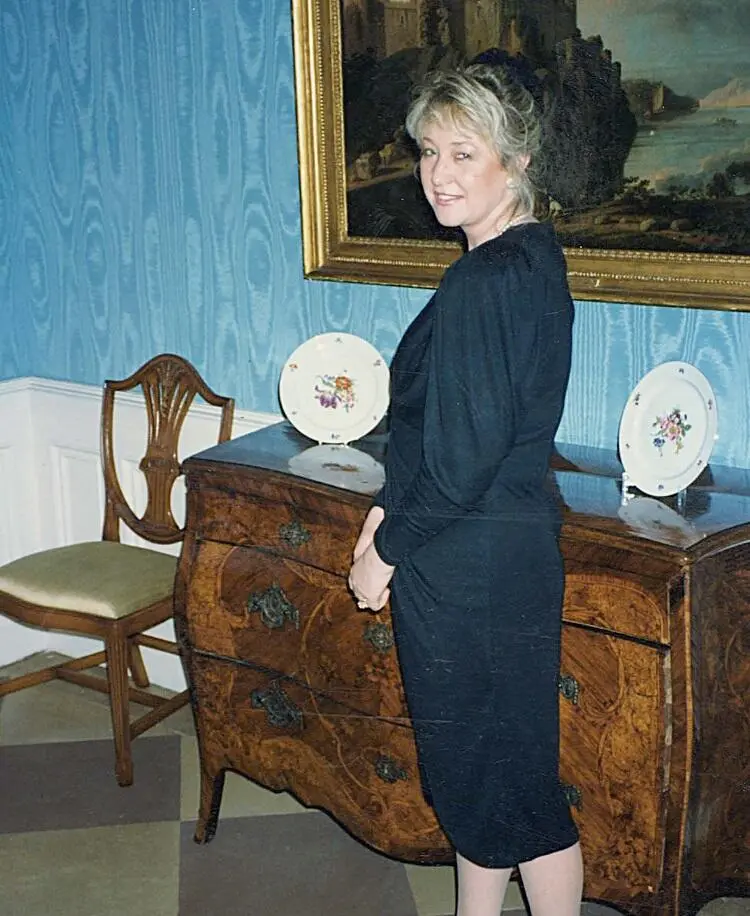 EDUCATING ANGELA In those early years at Buckingham Palace I remember feeling - фото 26