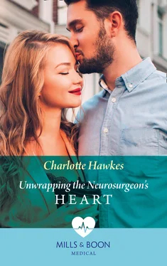 Charlotte Hawkes Unwrapping The Neurosurgeon's Heart обложка книги