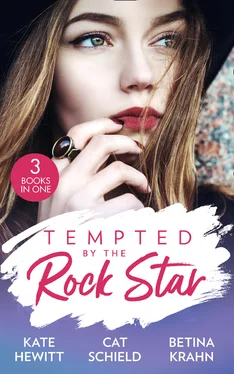 Kate Hewitt Tempted By The Rock Star обложка книги