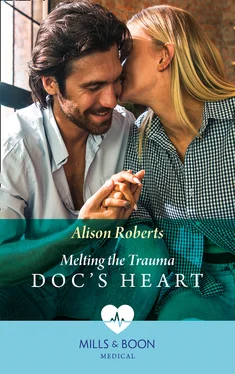 Alison Roberts Melting The Trauma Doc's Heart обложка книги