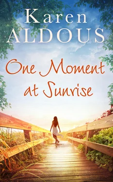 Karen Aldous One Moment At Sunrise обложка книги