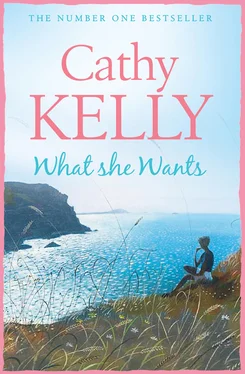 Cathy Kelly What She Wants обложка книги