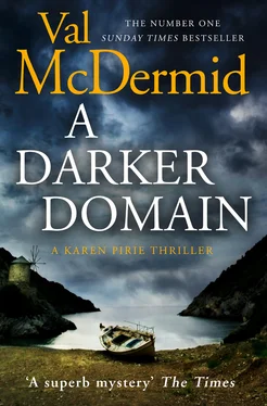 Val McDermid A Darker Domain обложка книги