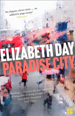 Elizabeth Day Paradise City обложка книги