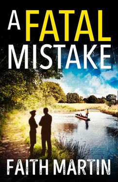 Faith Martin A Fatal Mistake обложка книги