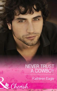 Kathleen Eagle Never Trust A Cowboy обложка книги