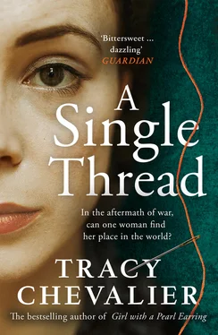 Tracy Chevalier A Single Thread обложка книги