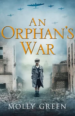 Molly Green An Orphan’s War обложка книги