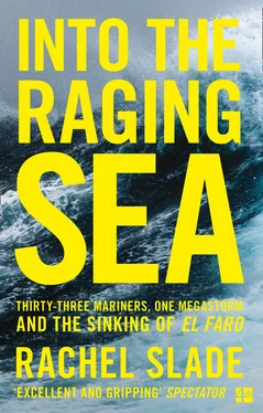 Rachel Slade Into the Raging Sea обложка книги