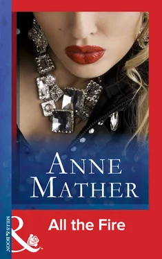 Anne Mather All The Fire обложка книги