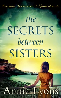 Annie Lyons The Secrets Between Sisters обложка книги