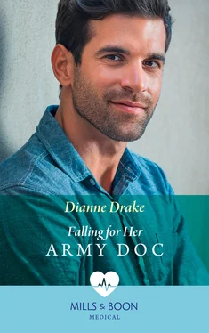 Dianne Drake Falling For Her Army Doc обложка книги