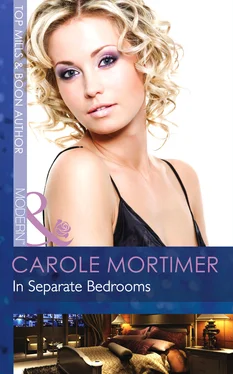 Carole Mortimer In Separate Bedrooms обложка книги