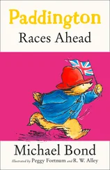 Michael Bond - Paddington Races Ahead