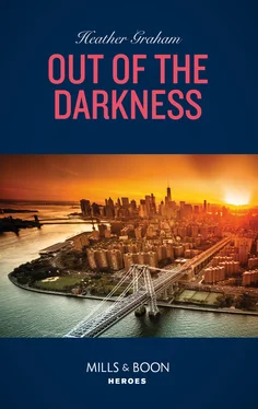 Heather Graham Out Of The Darkness обложка книги