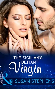 Susan Stephens The Sicilian's Defiant Virgin обложка книги