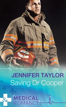 Jennifer Taylor Saving Dr Cooper обложка книги