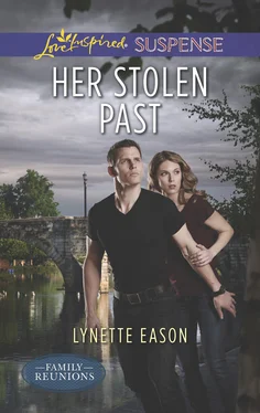 Lynette Eason Her Stolen Past обложка книги