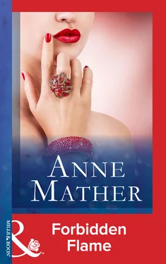 Anne Mather Forbidden Flame обложка книги