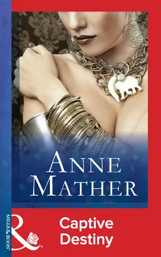 Anne Mather Captive Destiny обложка книги