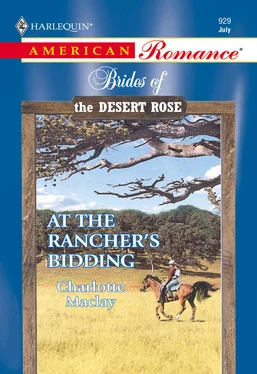 Charlotte Maclay At The Rancher's Bidding обложка книги