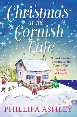 Phillipa Ashley Christmas at the Cornish Café обложка книги