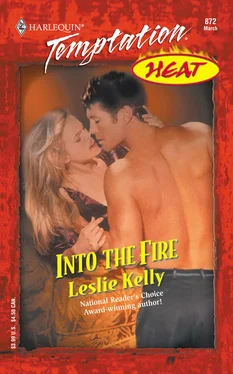 Leslie Kelly Into the Fire обложка книги