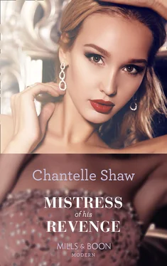 Chantelle Shaw Mistress Of His Revenge обложка книги