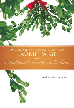 Laurie Paige Christmas Kisses For A Dollar обложка книги