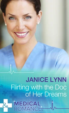 Janice Lynn Flirting With The Doc Of Her Dreams обложка книги