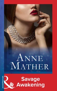 Anne Mather Savage Awakening обложка книги