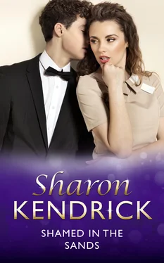 Sharon Kendrick Shamed in the Sands обложка книги