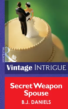 B.J. Daniels Secret Weapon Spouse обложка книги