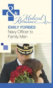 Emily Forbes Navy Officer to Family Man обложка книги