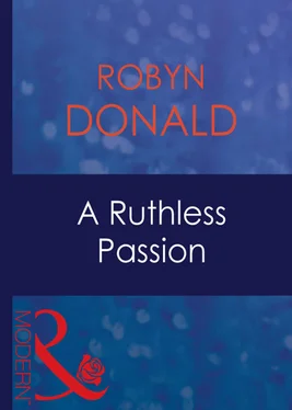 Robyn Donald A Ruthless Passion обложка книги