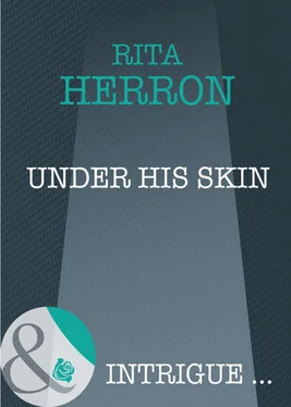 Rita Herron Under His Skin обложка книги