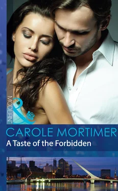 Carole Mortimer A Taste of the Forbidden обложка книги