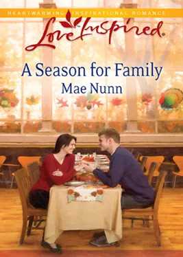Mae Nunn A Season For Family обложка книги