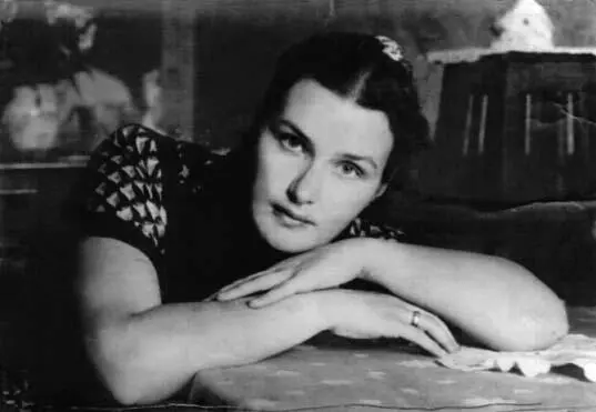 She kept everything to herself and when she died all her strudels gefilte - фото 4