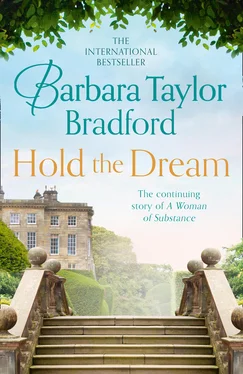 Barbara Taylor Bradford Hold the Dream обложка книги