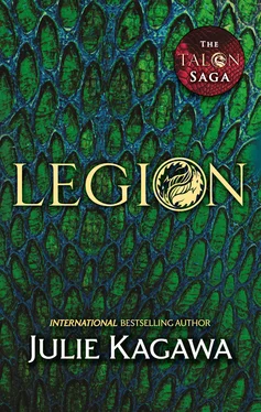 Julie Kagawa Legion обложка книги