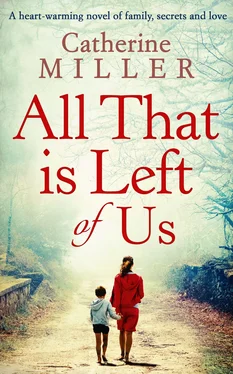 Catherine Miller All That Is Left Of Us обложка книги