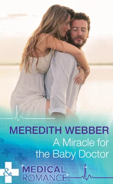 Meredith Webber A Miracle For The Baby Doctor обложка книги