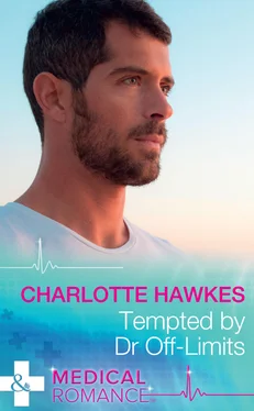 Charlotte Hawkes Tempted By Dr Off-Limits обложка книги