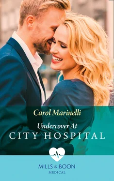 Carol Marinelli Undercover At City Hospital обложка книги