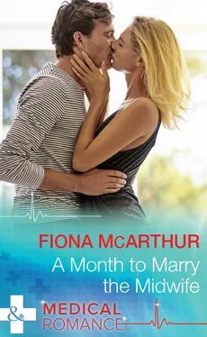 Fiona McArthur A Month To Marry The Midwife обложка книги