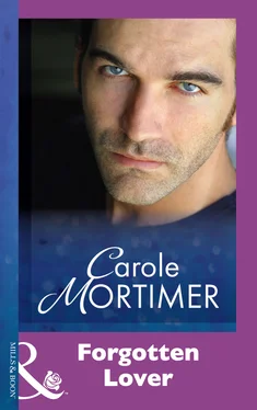 Carole Mortimer Forgotten Lover обложка книги